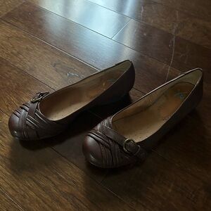 Yuu Brown Women's Flats with Buckle Detail